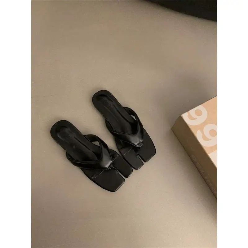 Stylish Red Pig Trotter-Shaped Flip-Flops for Women, 2026 Summer Outdoor Fashion Beach Shoes, Flat Thong Sandals - Image 3