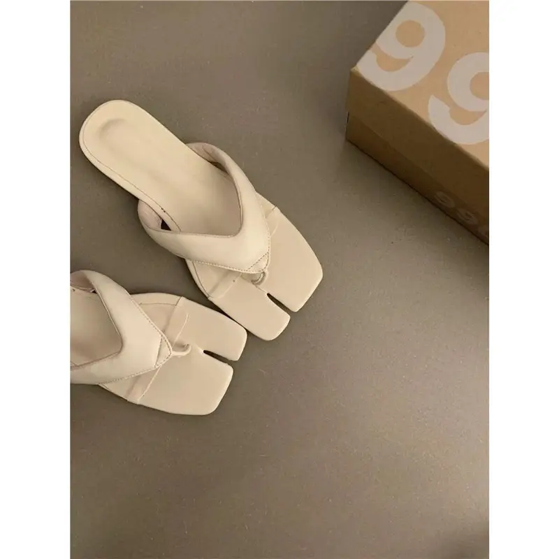 Stylish Red Pig Trotter-Shaped Flip-Flops for Women, 2026 Summer Outdoor Fashion Beach Shoes, Flat Thong Sandals - Image 4