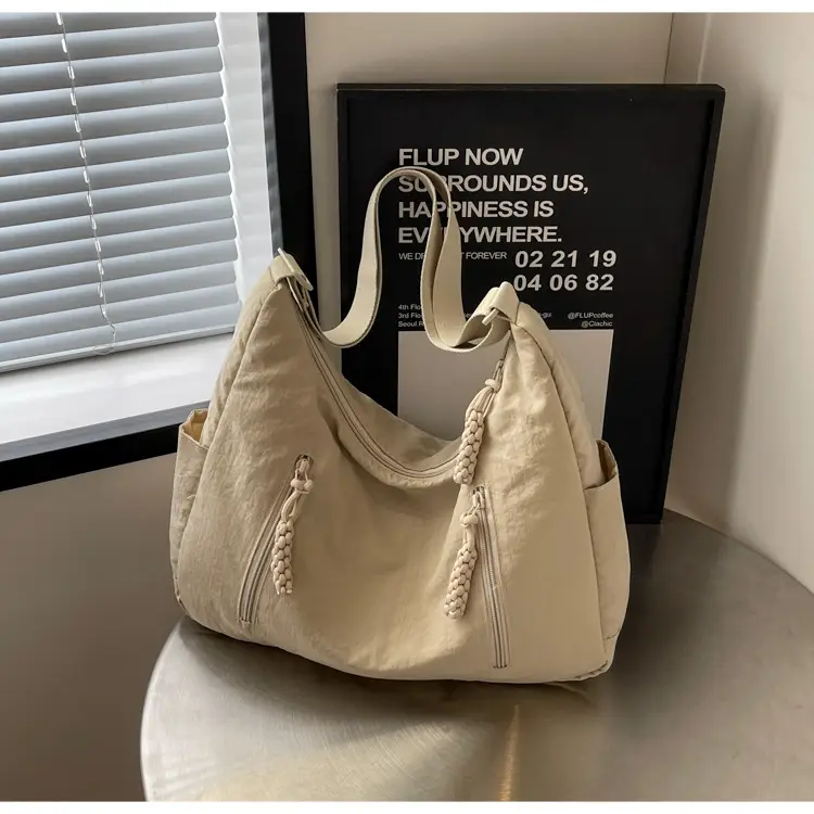 Lightweight Korean Style Women's Shoulder Bag 2026 — feature 25