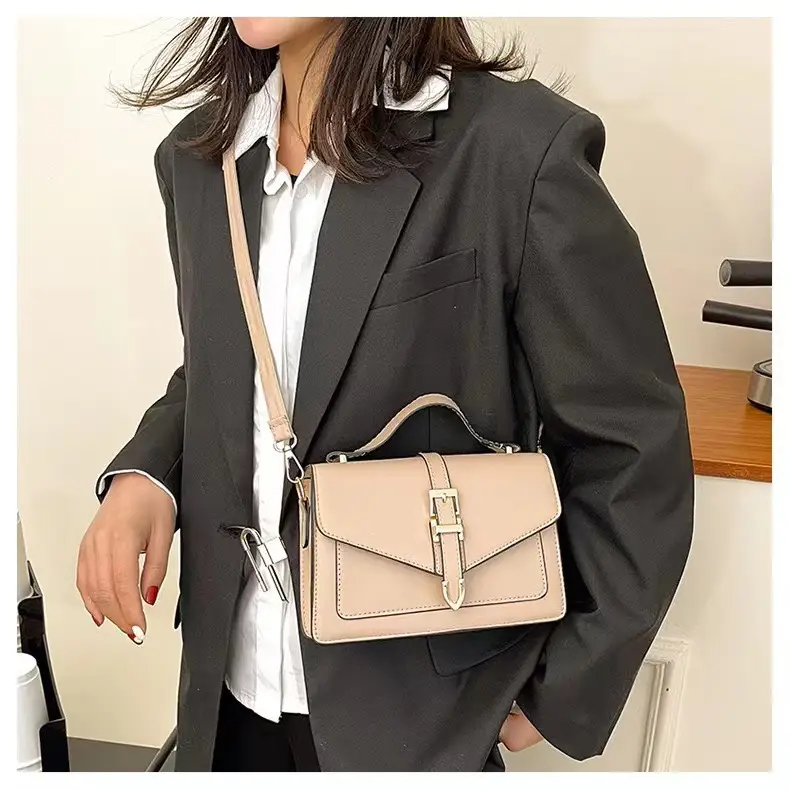 White Mini Shoulder Bag for Women 2024 — feature 3