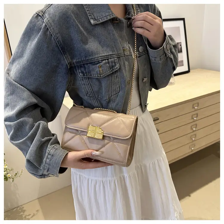 White Quilted Chain Shoulder Bag for Women — feature 17