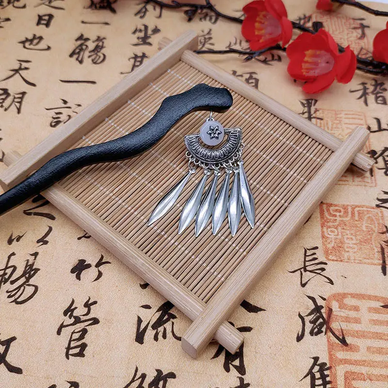 Ethnic Style Seedling Silver Flower Tassel Wood Hairpin — feature 4