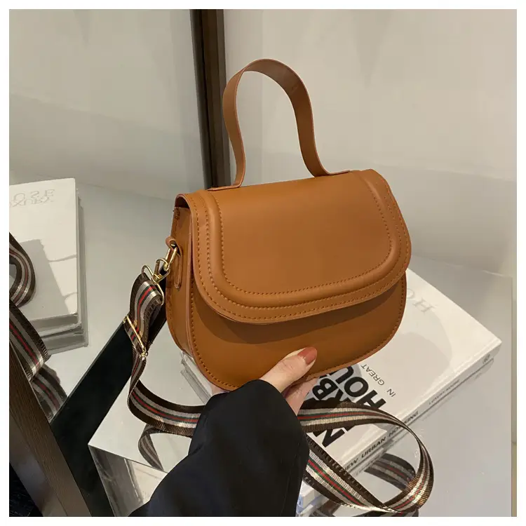 White Saddle Bag for Women, 2024 New Arrival, All-Match Style - Image 2