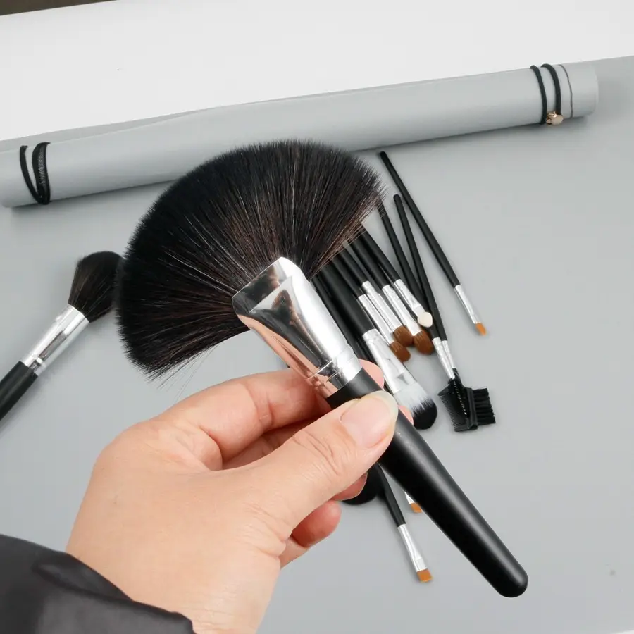 18-Piece Makeup Brush Set for Students & Professionals — feature 13