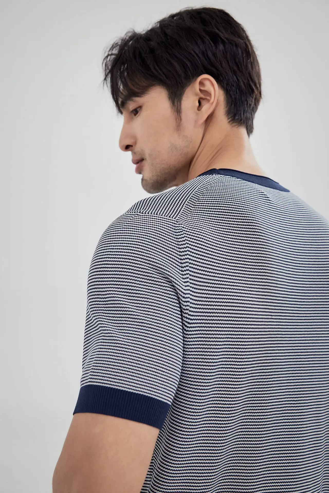 Men Black Striped Crewneck Polo Shirt 2024 — feature 19