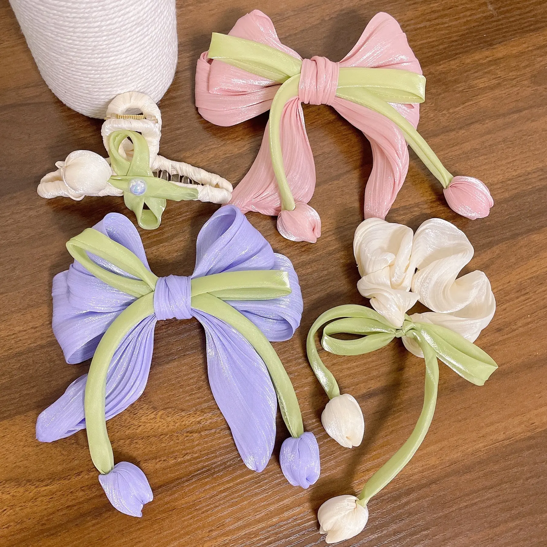 Fresh Tulip Hairpin with Tassels and Bow