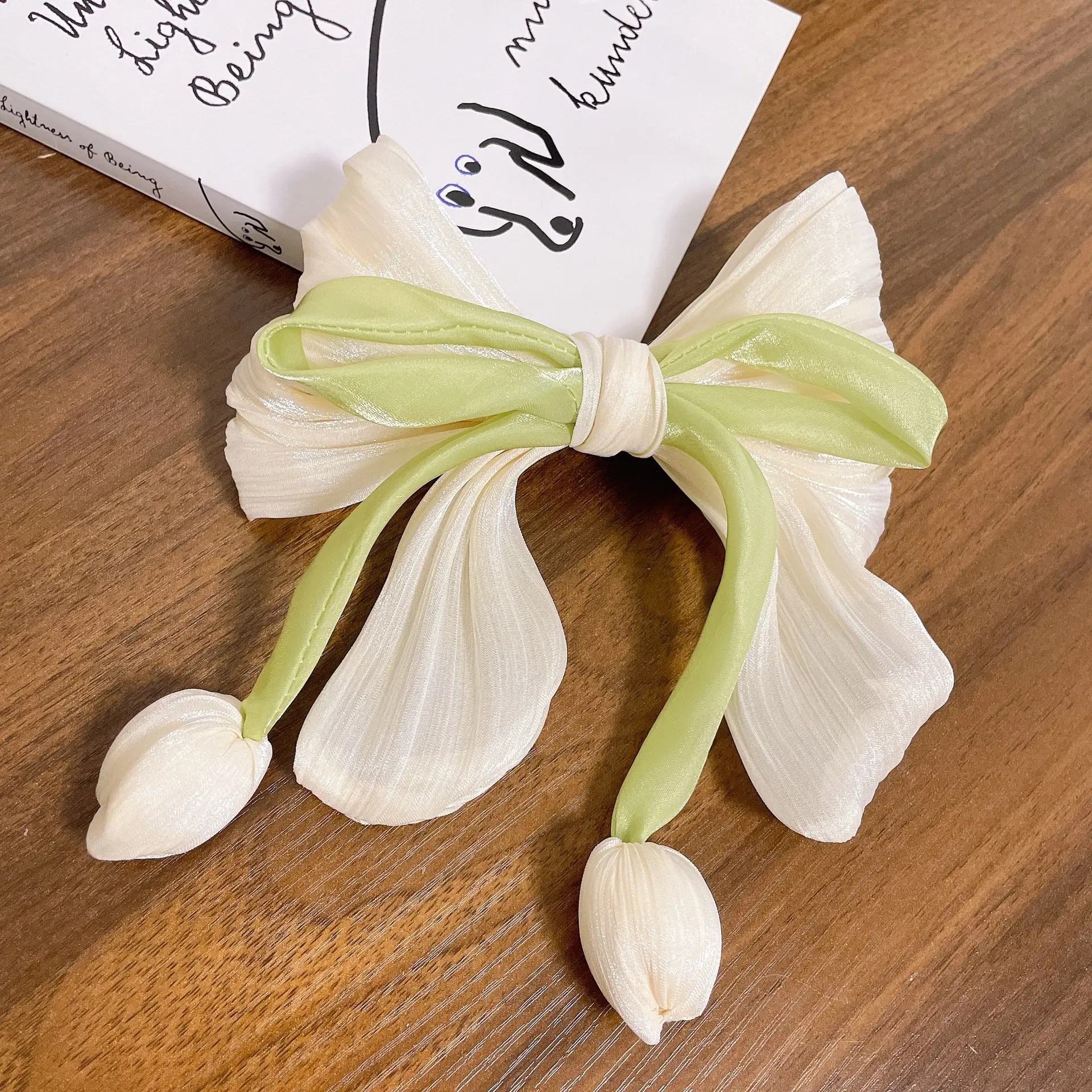 Fresh Tulip Hairpin with Tassels and Bow