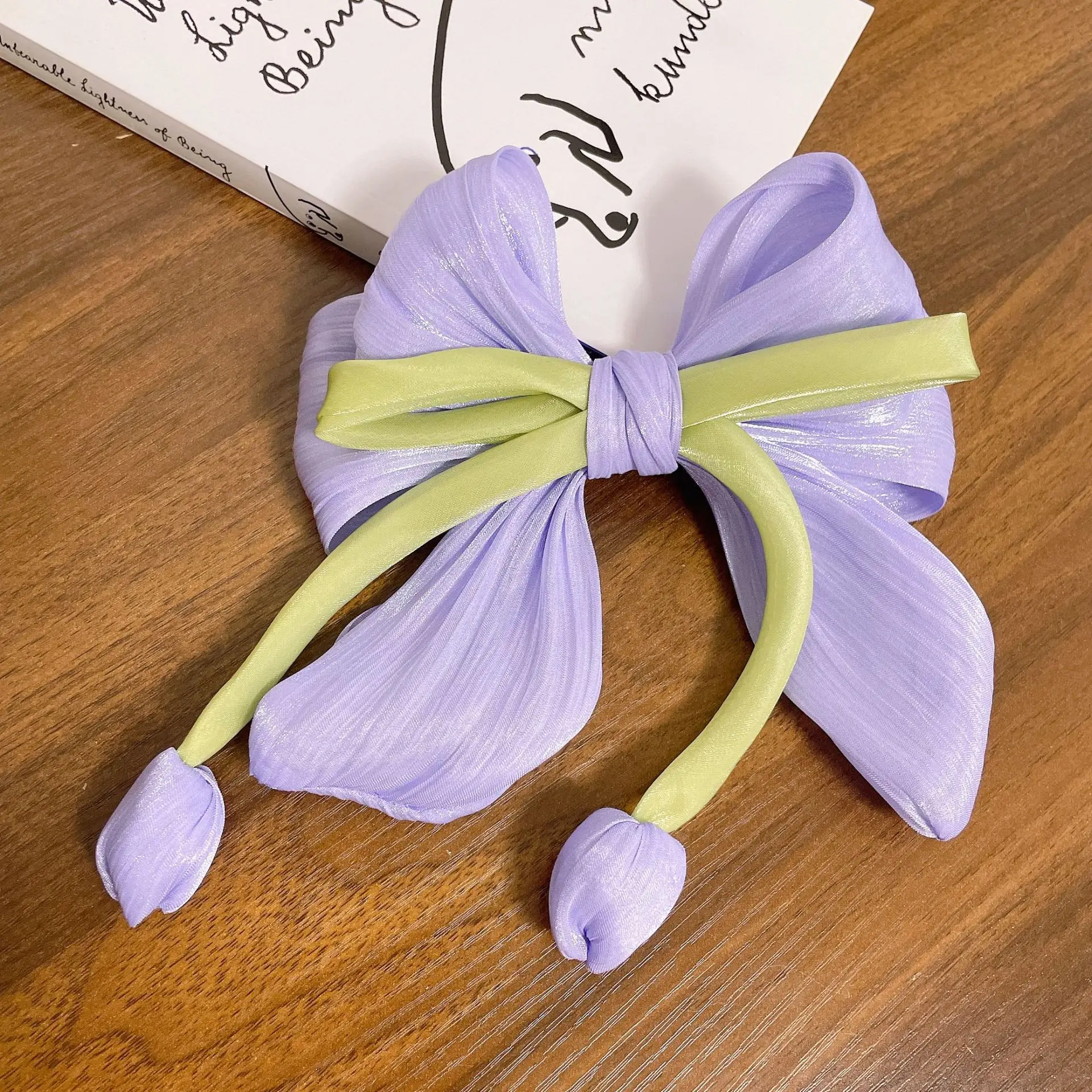 Fresh Tulip Hairpin with Tassels and Bow