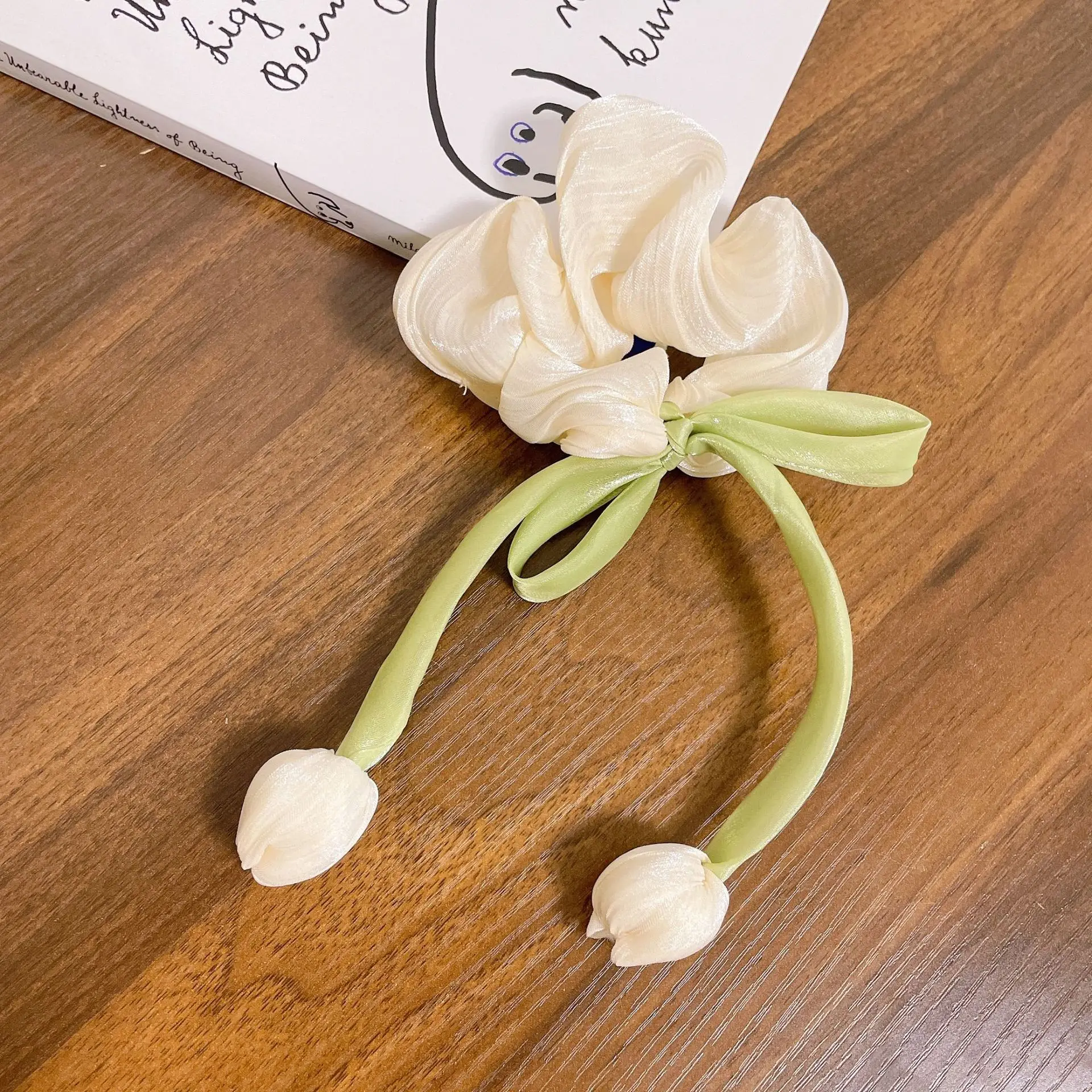 Fresh Tulip Hairpin with Tassels and Bow