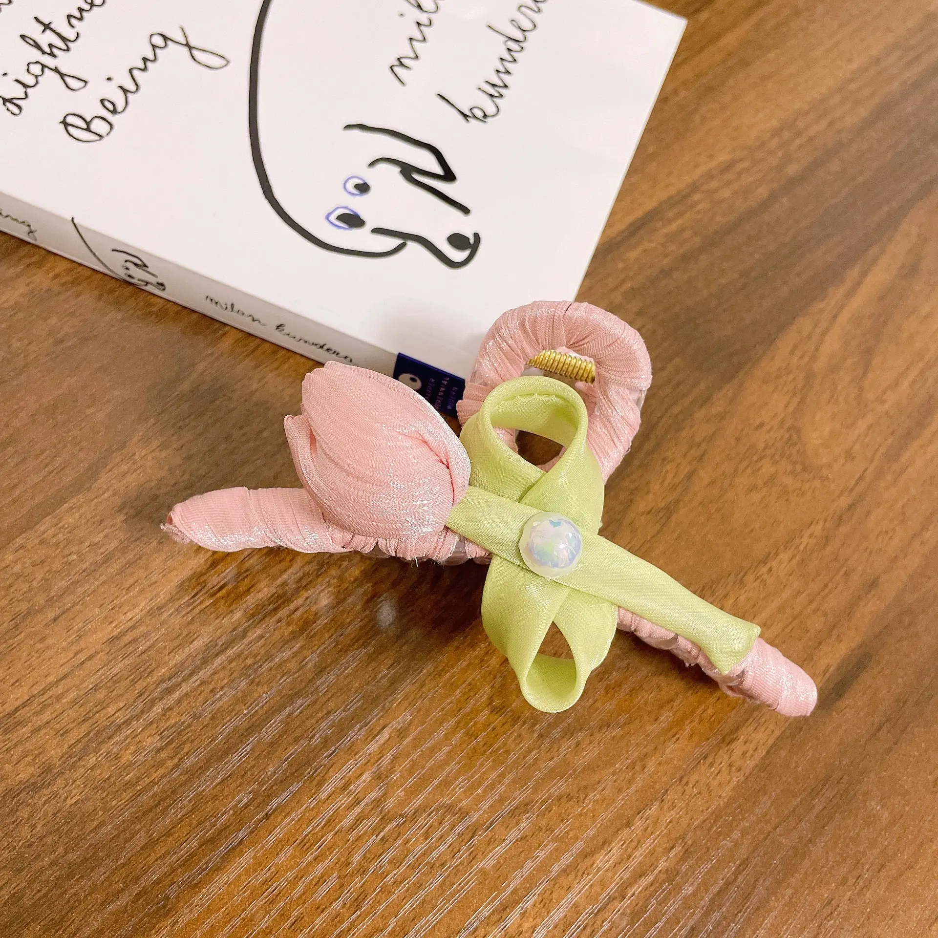 Fresh Tulip Hairpin with Tassels and Bow