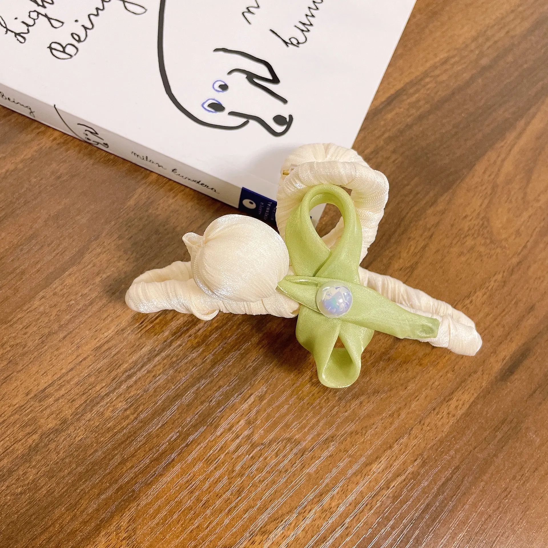 Fresh Tulip Hairpin with Tassels and Bow