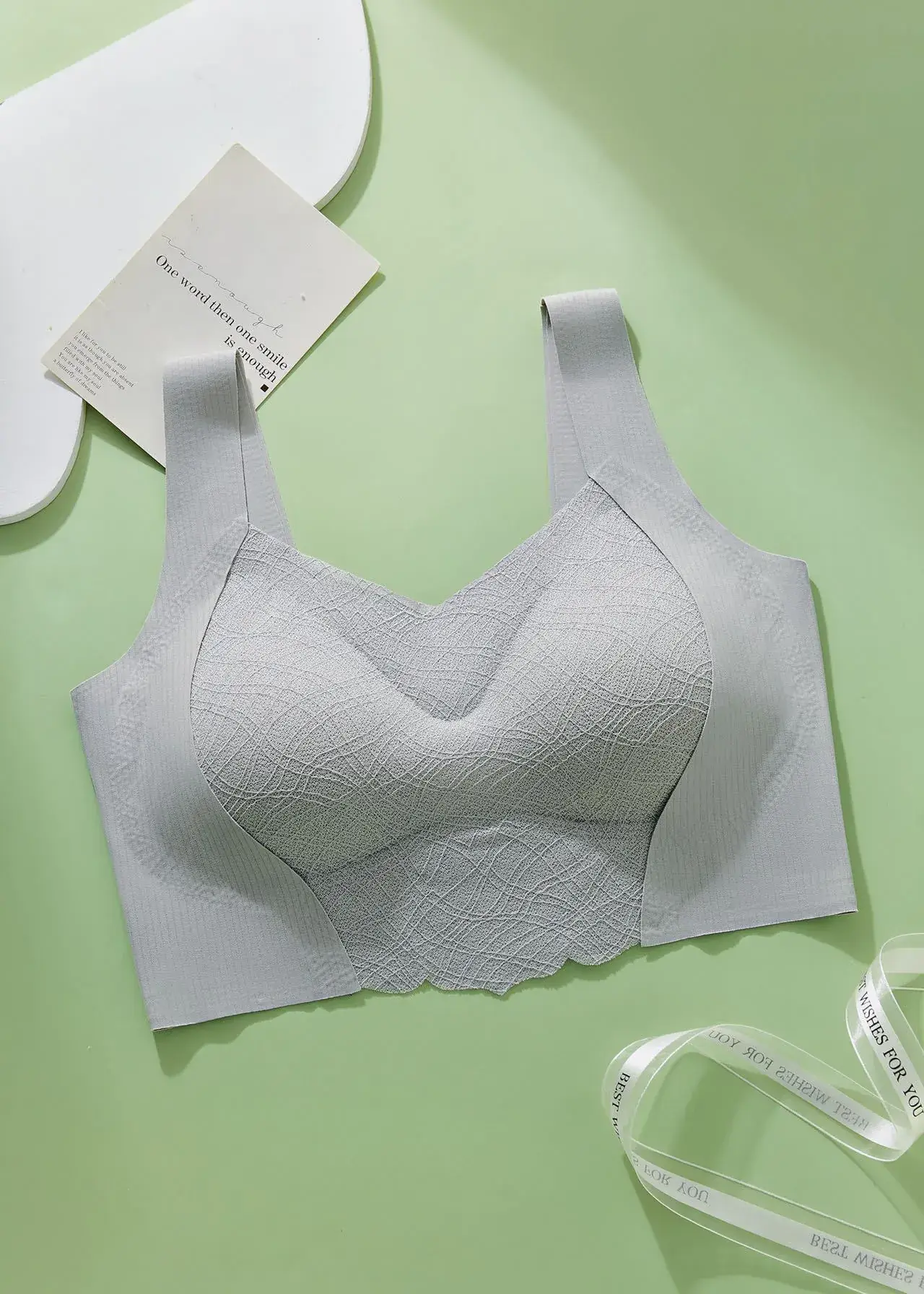 Lifting Bra Queen Women's Thin Style Minimizing Push-Up Seamless