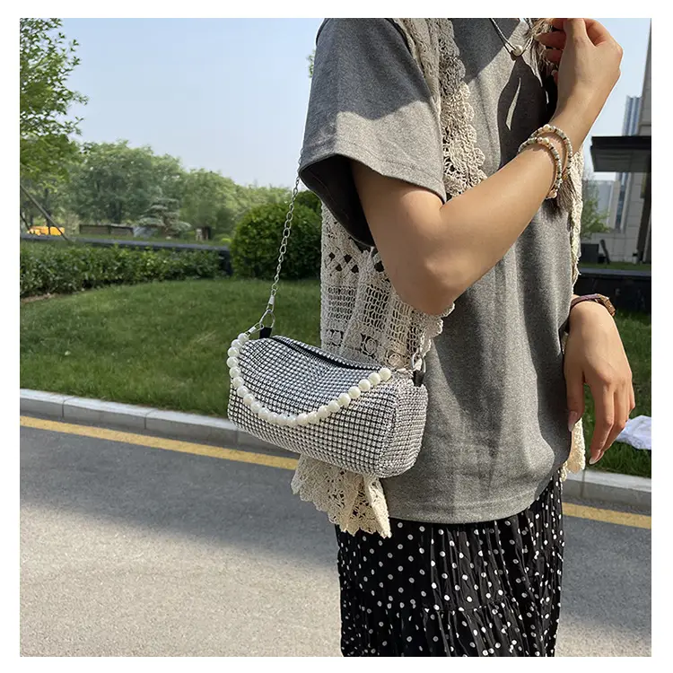 Black Pearl Chain Shoulder Bag for Women 2024 — feature 11