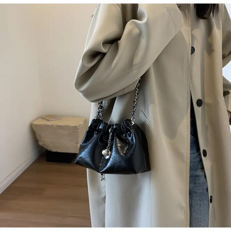 2024 New Light Silver Pleated Cloud Bag with Chain Crossbody — feature 24