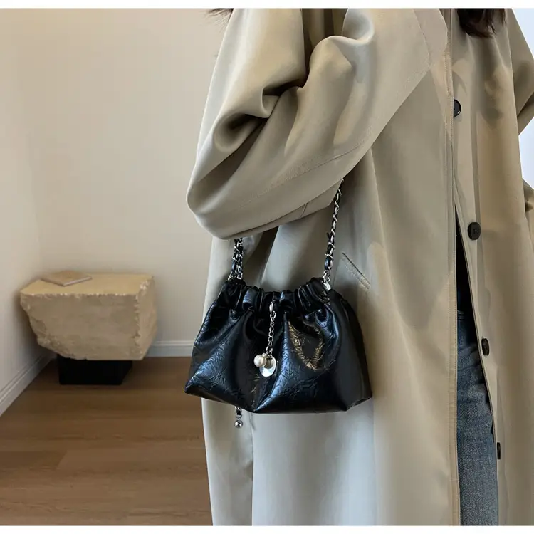 2024 New Light Silver Pleated Cloud Bag with Chain Crossbody — feature 25