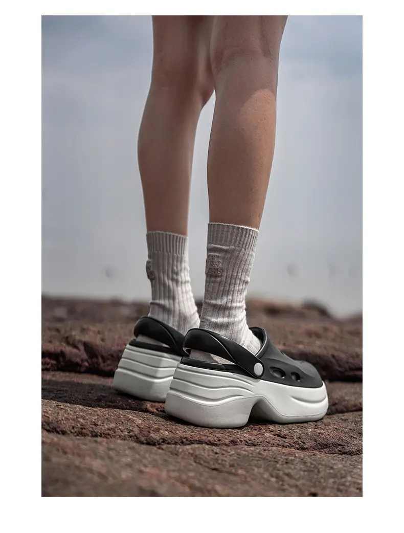 Women's Hole Shoes Summer New Home Wear Non-slip Deodorant Slippers Outdoor Casual Wear-resistant High-value Sandals — feature 15