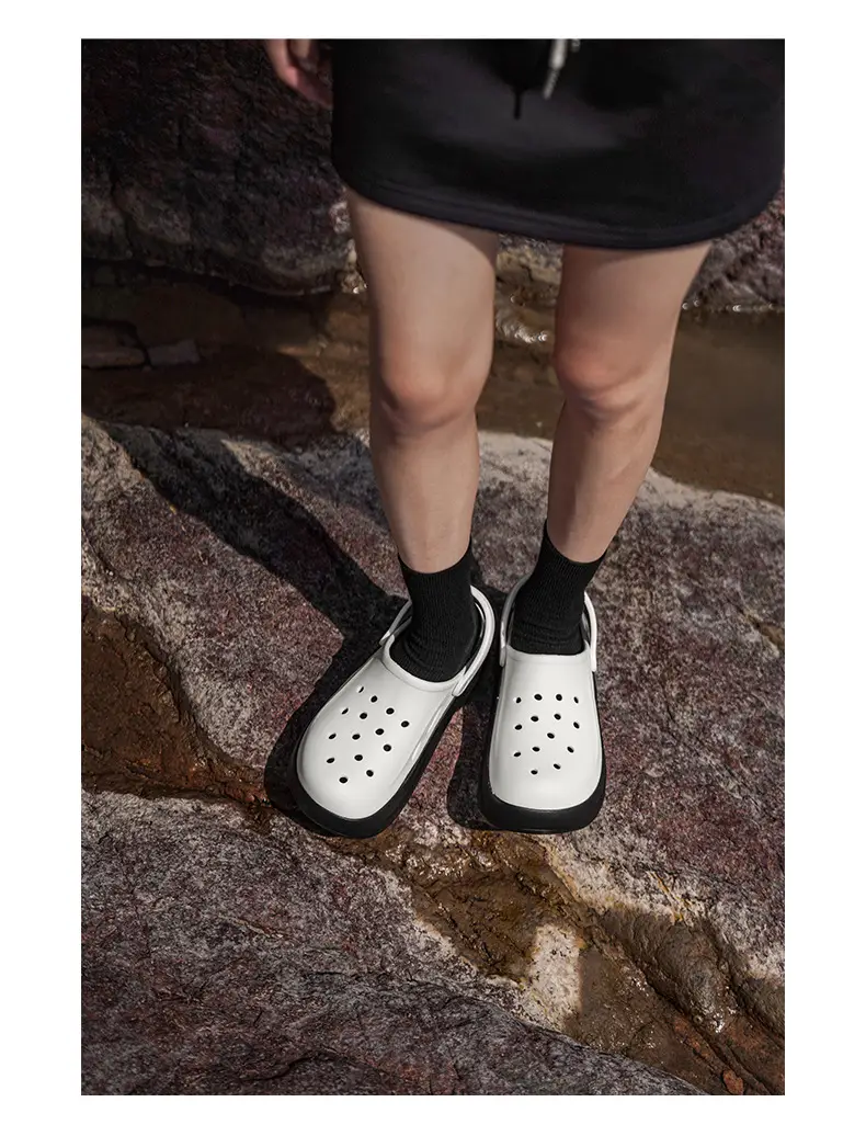 Women's Hole Shoes Summer New Home Wear Non-slip Deodorant Slippers Outdoor Casual Wear-resistant High-value Sandals — feature 19