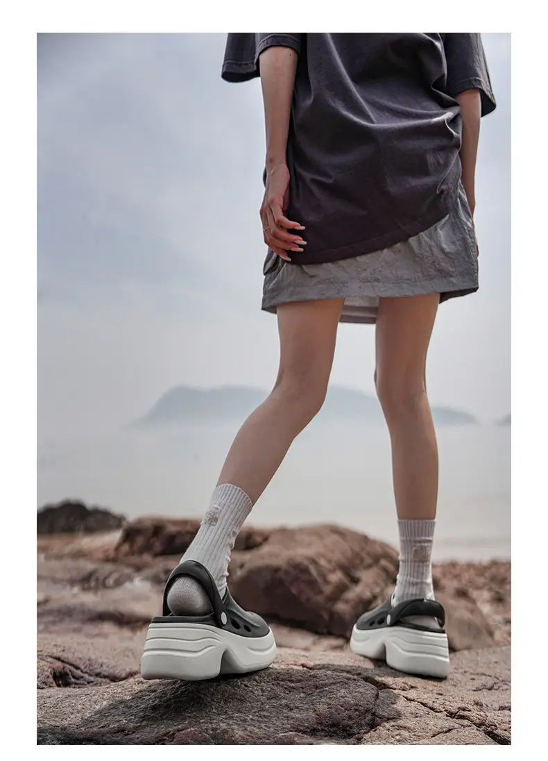 Women's Hole Shoes Summer New Home Wear Non-slip Deodorant Slippers Outdoor Casual Wear-resistant High-value Sandals — feature 42