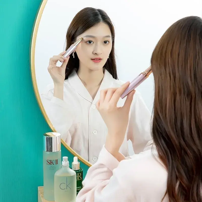 Electric Eyebrow Trimmer for Women with Rechargeable Blade — feature 4