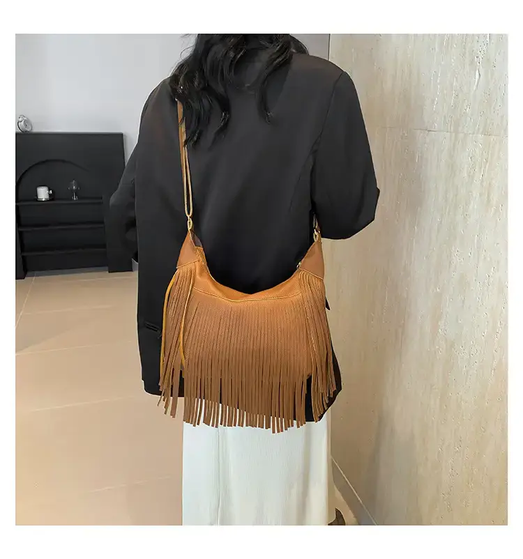 Vintage Tassel Crossbody Bag Brown Large Capacity — feature 18