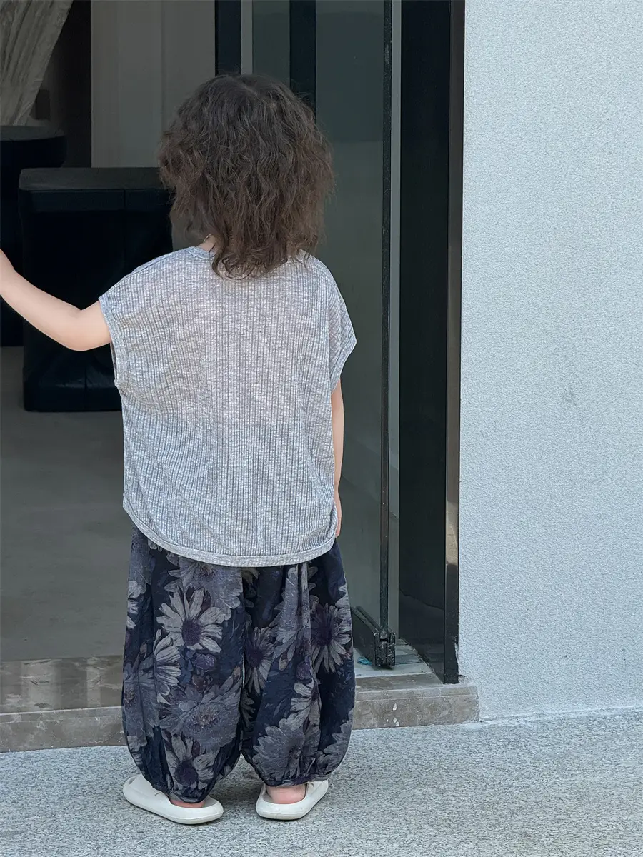 Baby's Grey Waffle Knit Short Sleeve T-Shirt with Floral Pants - Image 4