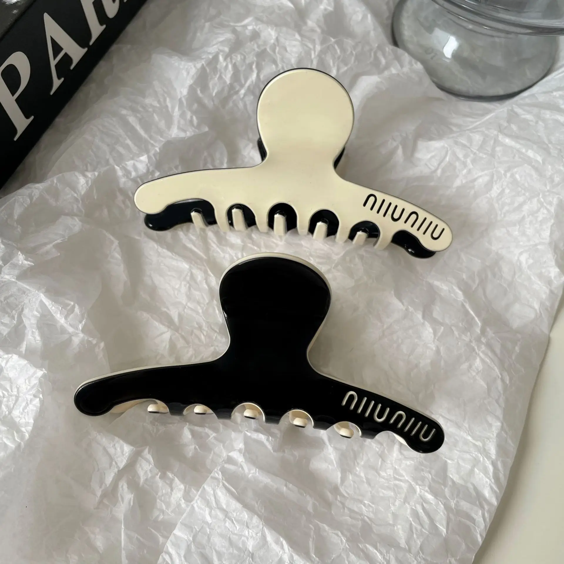 Korean Style Hairpin with Acetic Acid Clamps — feature 24