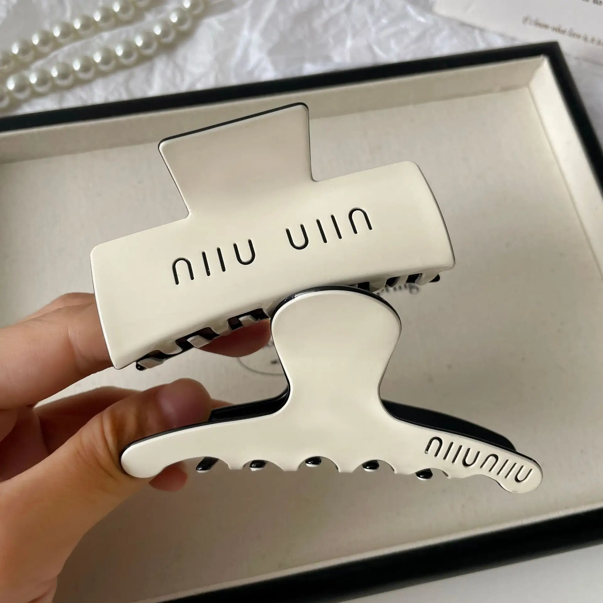 Korean Style Hairpin with Acetic Acid Clamps — feature 25