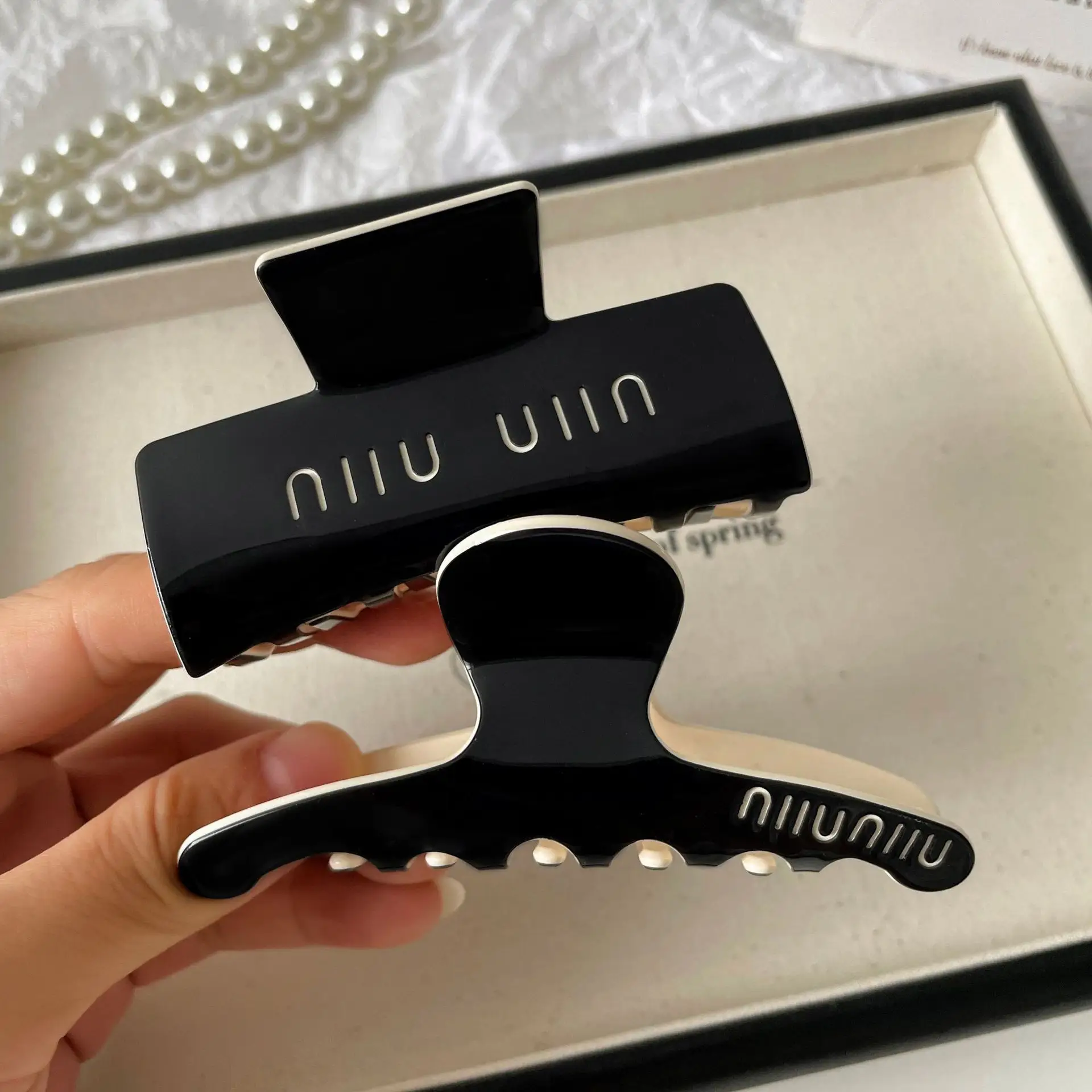 Korean Style Hairpin with Acetic Acid Clamps — feature 27