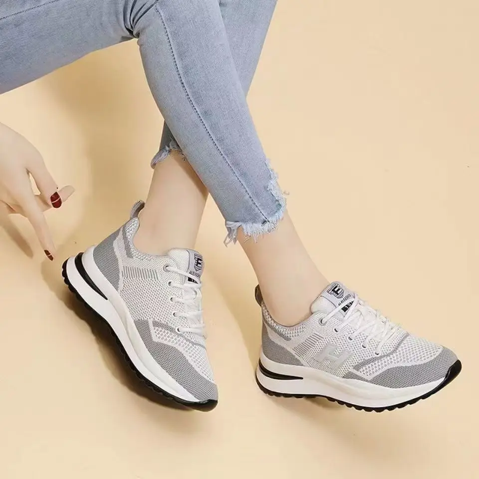 Spring and Summer Casual Women's Fly-Knit Sports Shoes, Mesh Breathable Soft-Soled Running Shoes, Foreign Trade Wholesale, Fashionable and Lightweight Sports Shoes for Women — feature 4