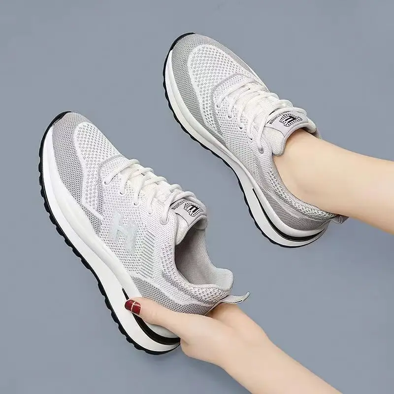 Spring and Summer Casual Women's Fly-Knit Sports Shoes, Mesh Breathable Soft-Soled Running Shoes, Foreign Trade Wholesale, Fashionable and Lightweight Sports Shoes for Women - Image 2