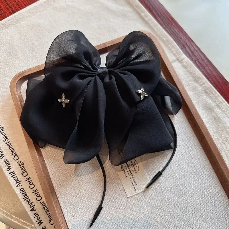 French Retro Bow Hairpin with Black Houndstooth Design — feature 35