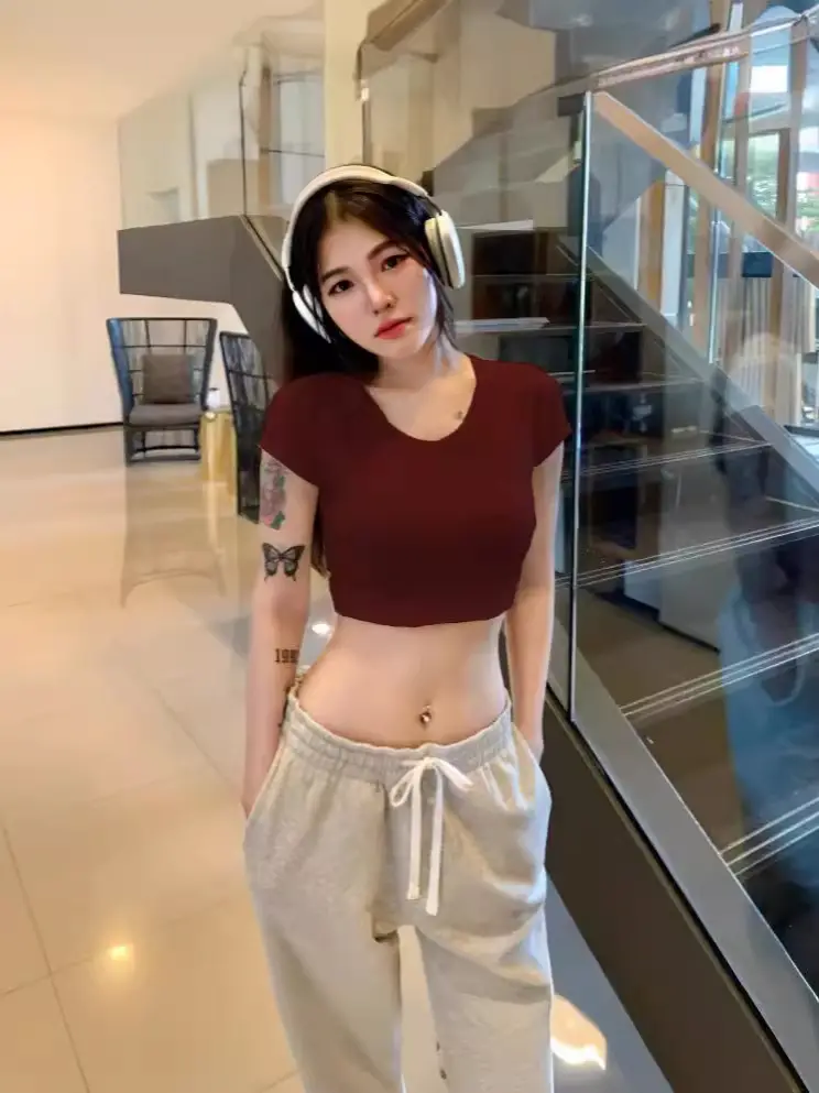 Ins Spice Girls Sexy Navel Short Solid Color T-Shirt Women's New Slim-fit Slimming Pure U-collar Base Top Women's T-tide