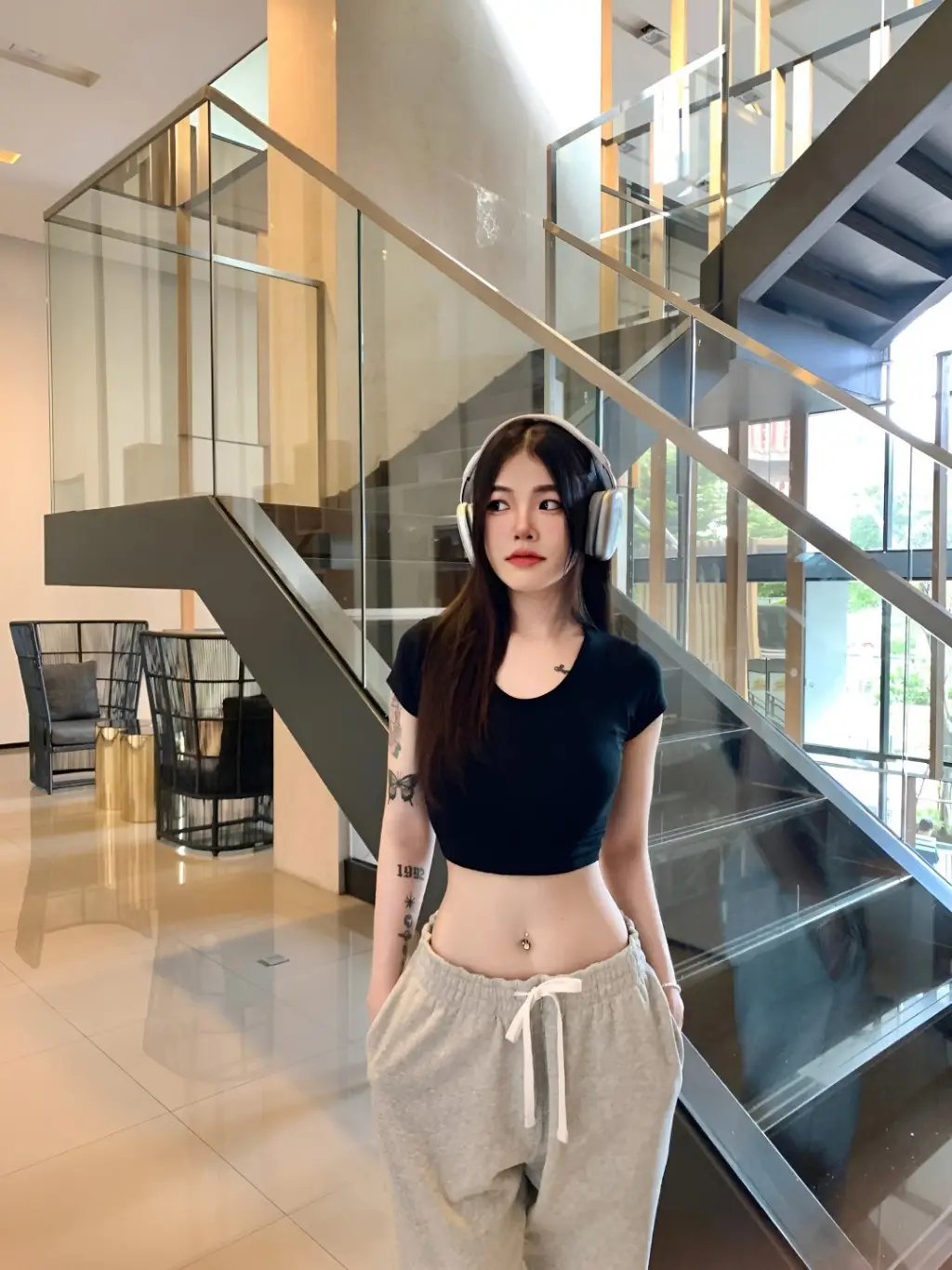 Ins Spice Girls Sexy Navel Short Solid Color T-Shirt Women's New Slim-fit Slimming Pure U-collar Base Top Women's T-tide — feature 5