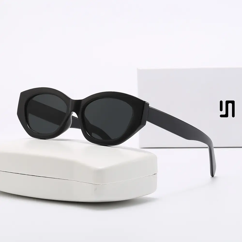 Women Straw Sun Hat with UV Sunglasses - Image 10