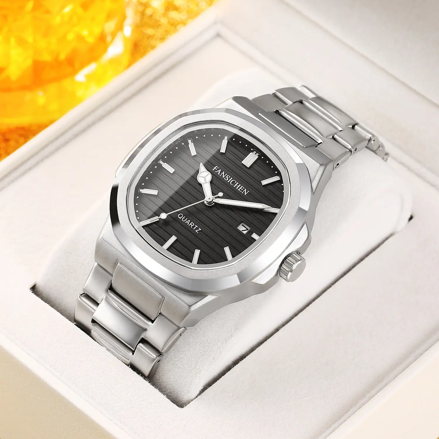 Nautilus Men's Quartz Watch Stainless Steel Large Dial - Image 3