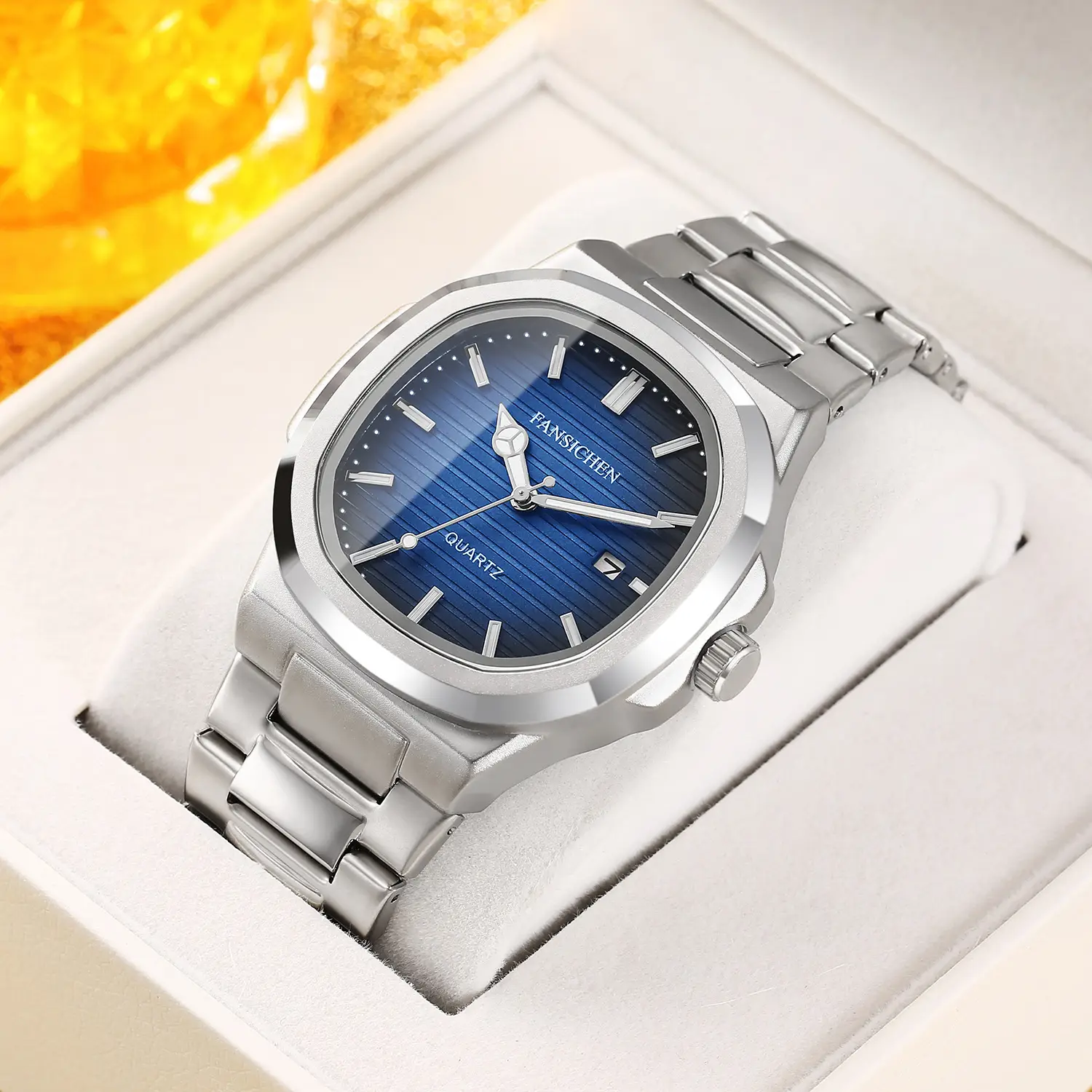 Nautilus Men's Quartz Watch Stainless Steel Large Dial - Image 4