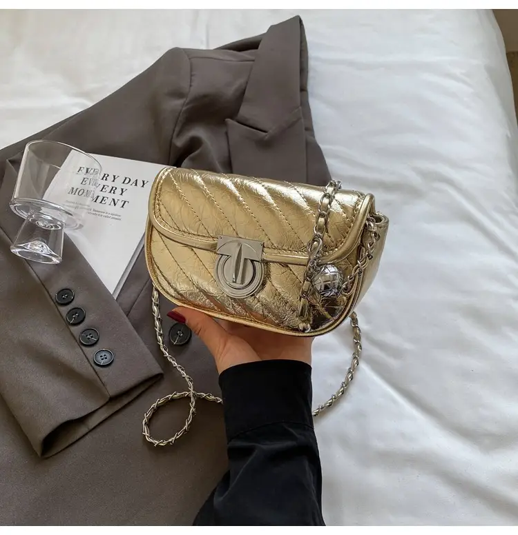 2026 Silver Lock Chain Crossbody Bag for Women — feature 21