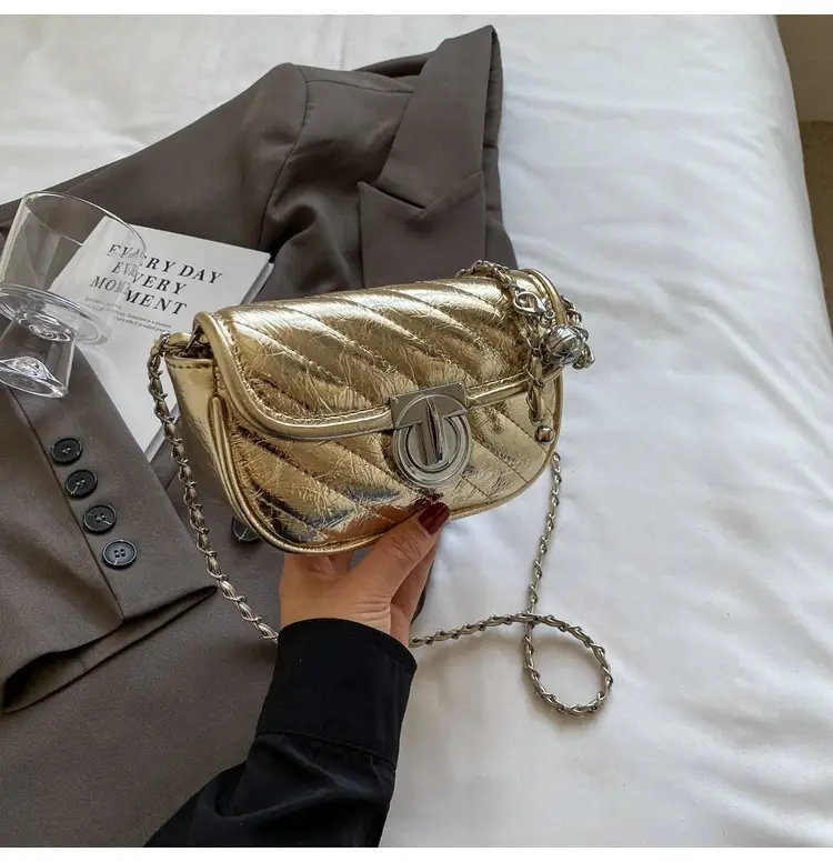 2026 Silver Lock Chain Crossbody Bag for Women — feature 22