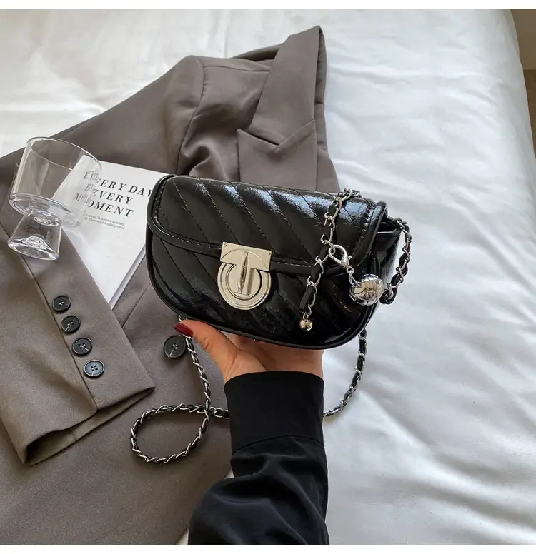 2026 Silver Lock Chain Crossbody Bag for Women — feature 23