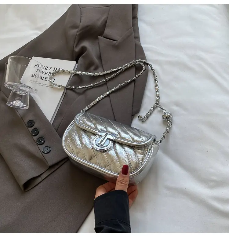 2026 Silver Lock Chain Crossbody Bag for Women — feature 27