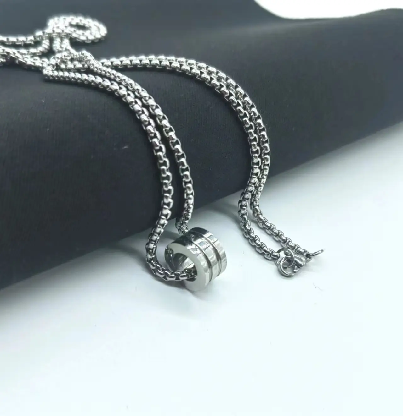Women's Titanium Steel Necklace Black Niche Design — feature 2