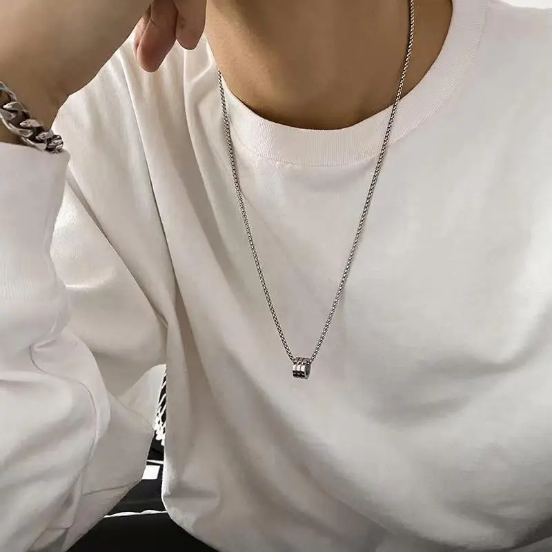 Women's Titanium Steel Necklace Black Niche Design — feature 4