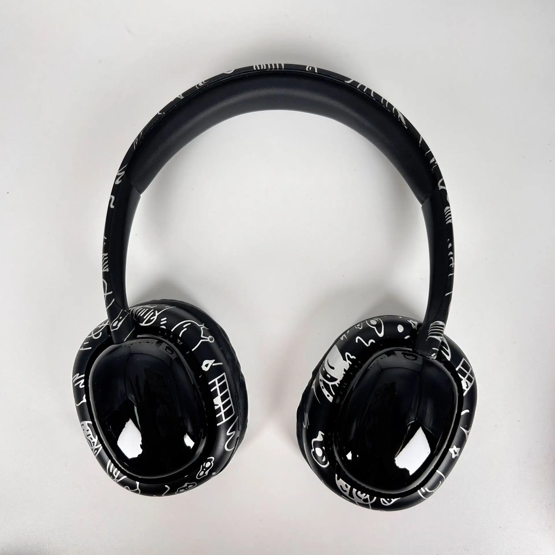 Wireless Over-Ear Headphones Bluetooth 5.3 Silver Cartoon Graffiti — feature 5