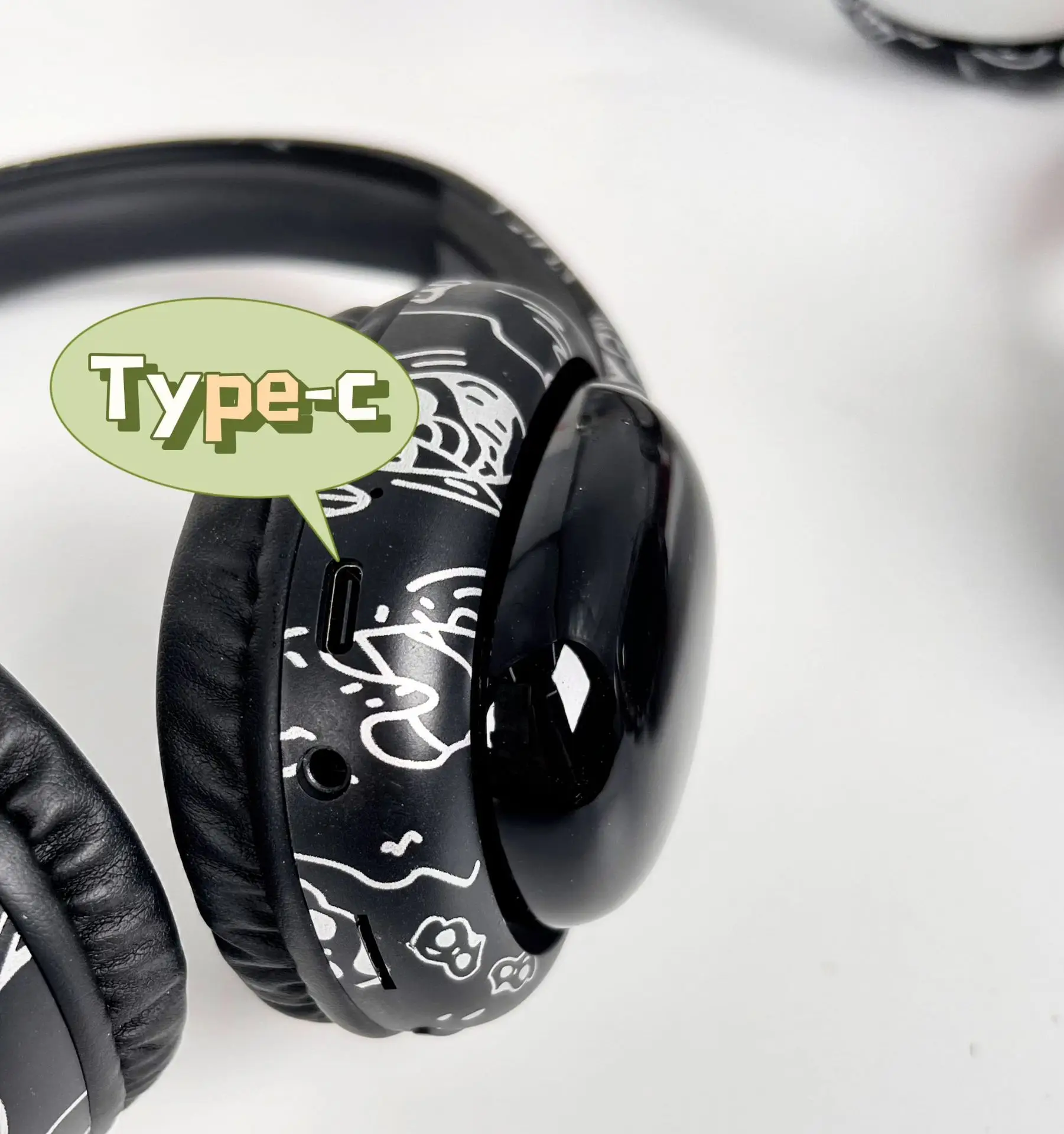 Wireless Over-Ear Headphones Bluetooth 5.3 Silver Cartoon Graffiti — feature 6