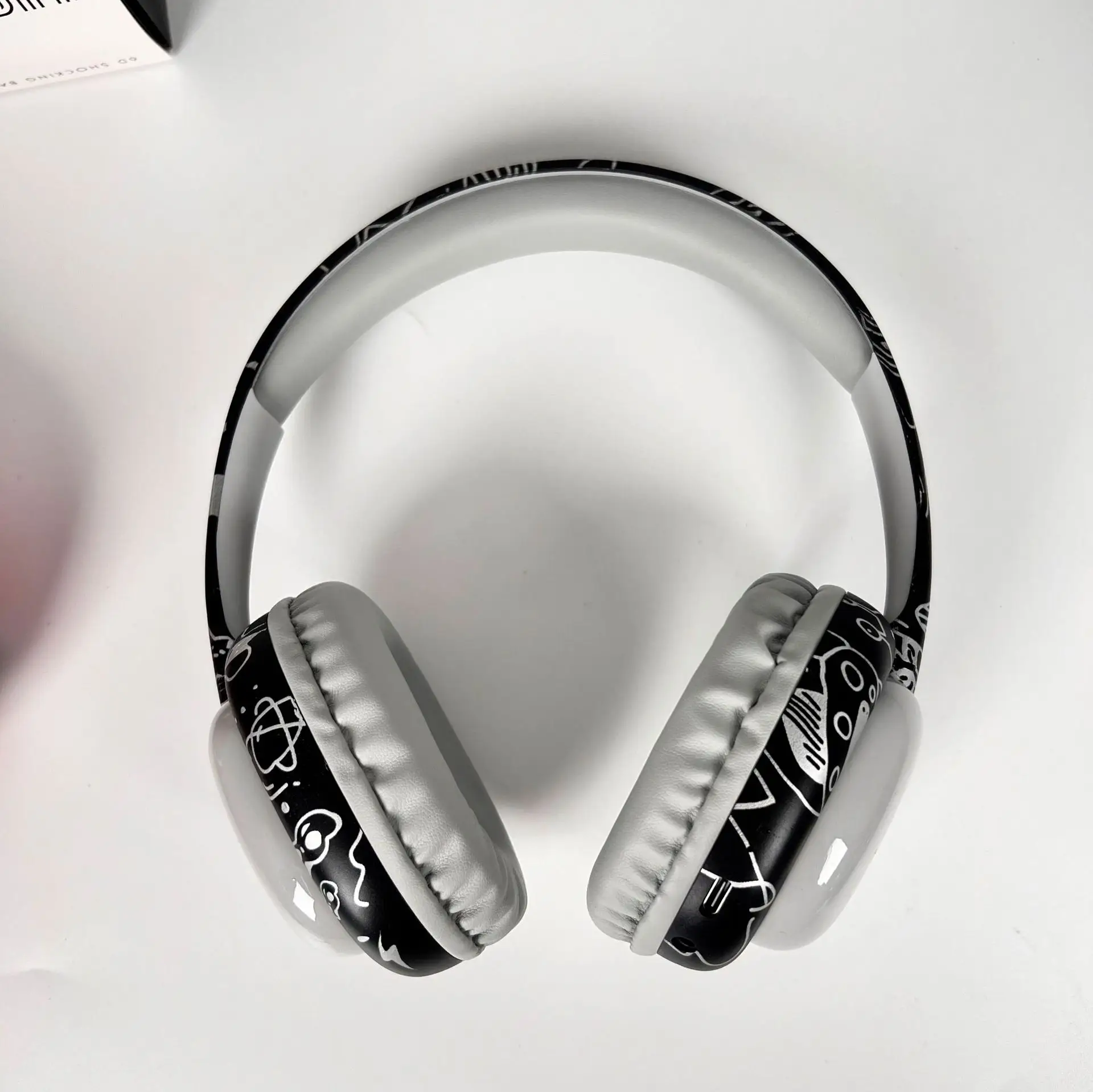 Wireless Over-Ear Headphones Bluetooth 5.3 Silver Cartoon Graffiti - Image 4