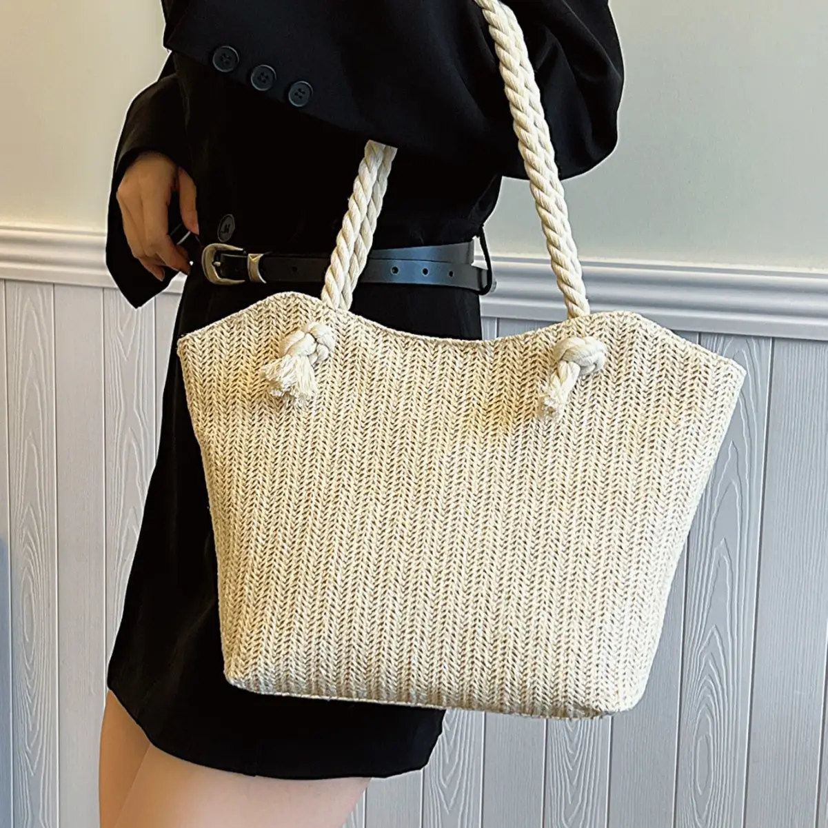 Large Capacity Woven Straw Shoulder Bag 2024 — feature 11