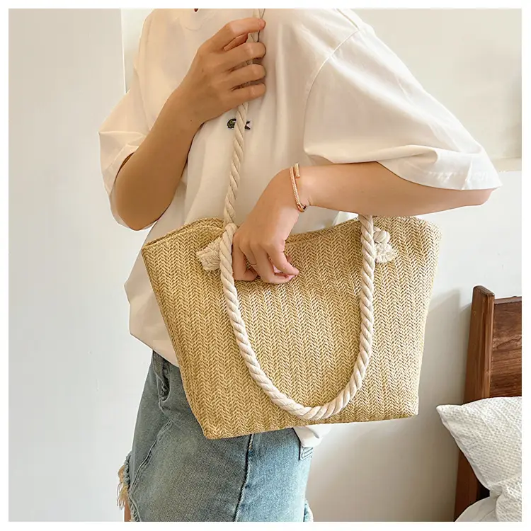 Large Capacity Woven Straw Shoulder Bag 2024 — feature 14
