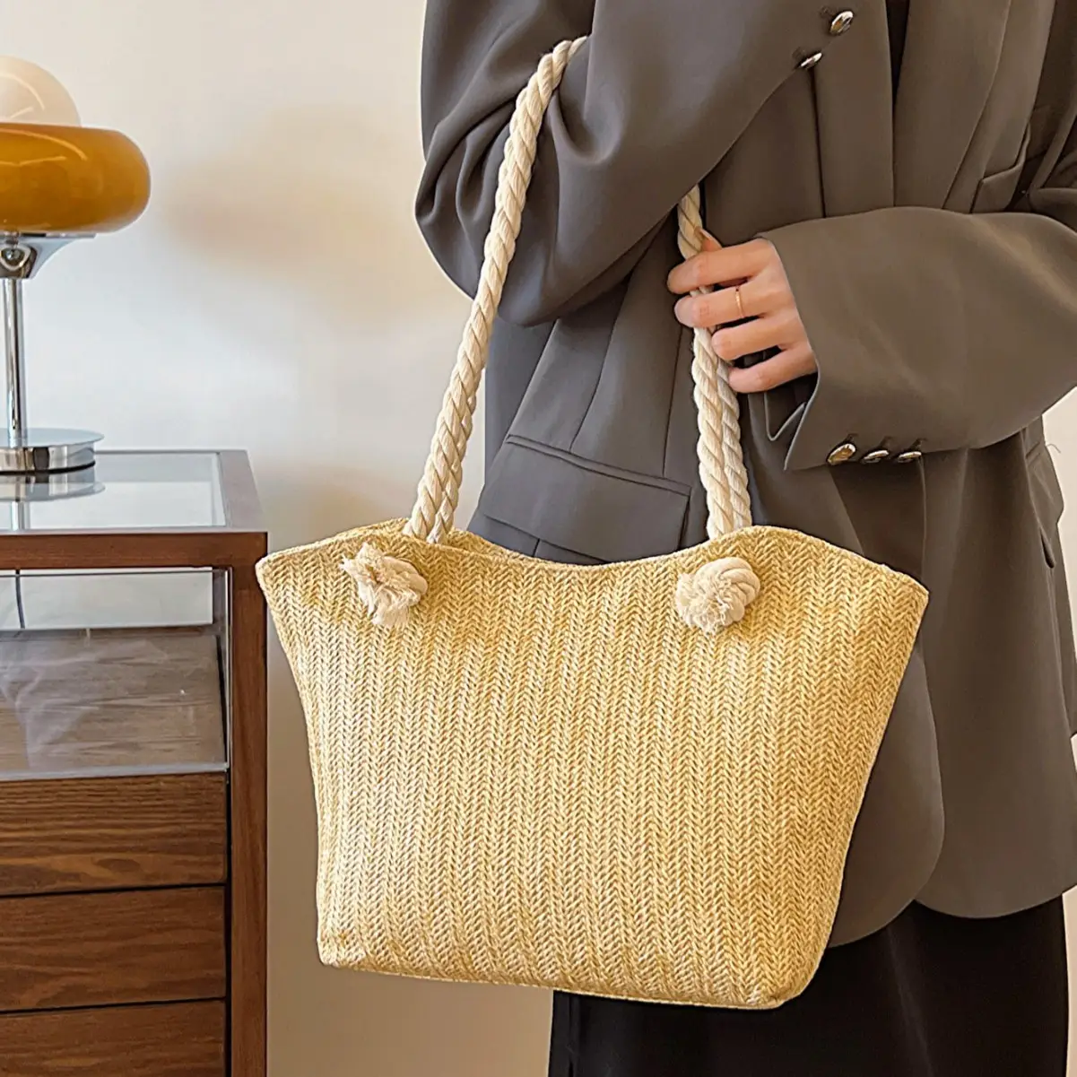 Large Capacity Woven Straw Shoulder Bag 2024 — feature 15