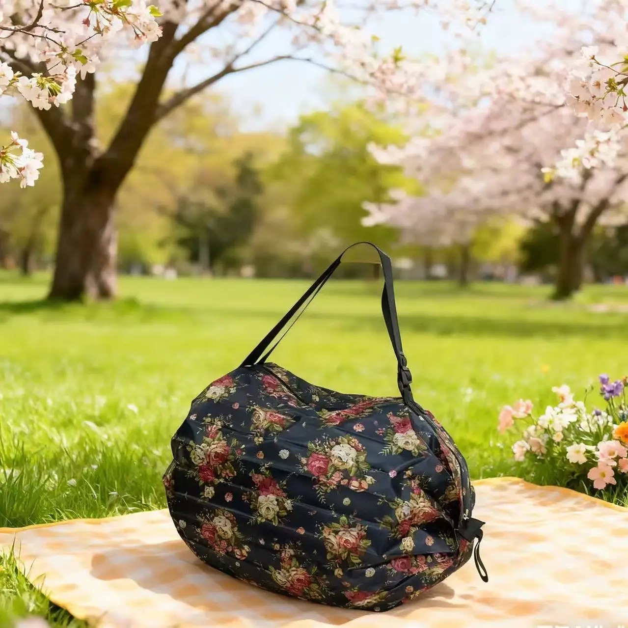 Green Foldable Tote Bag for Women, Large Capacity, Roll-Up Design - Image 43