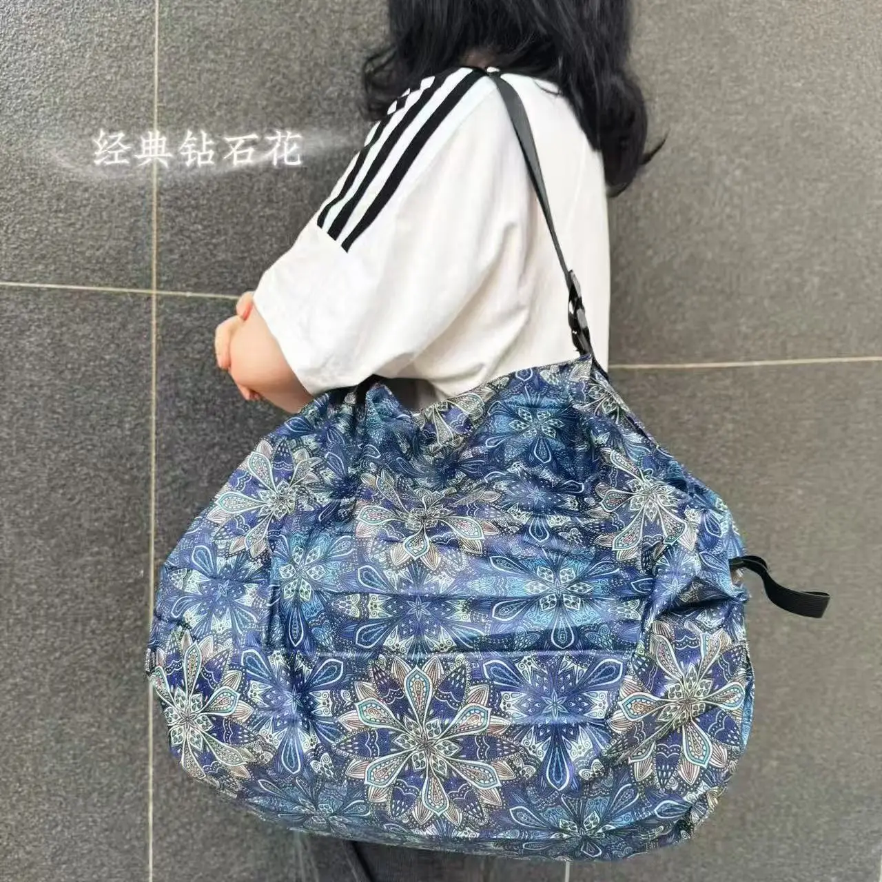 Green Foldable Tote Bag for Women, Large Capacity, Roll-Up Design - Image 44